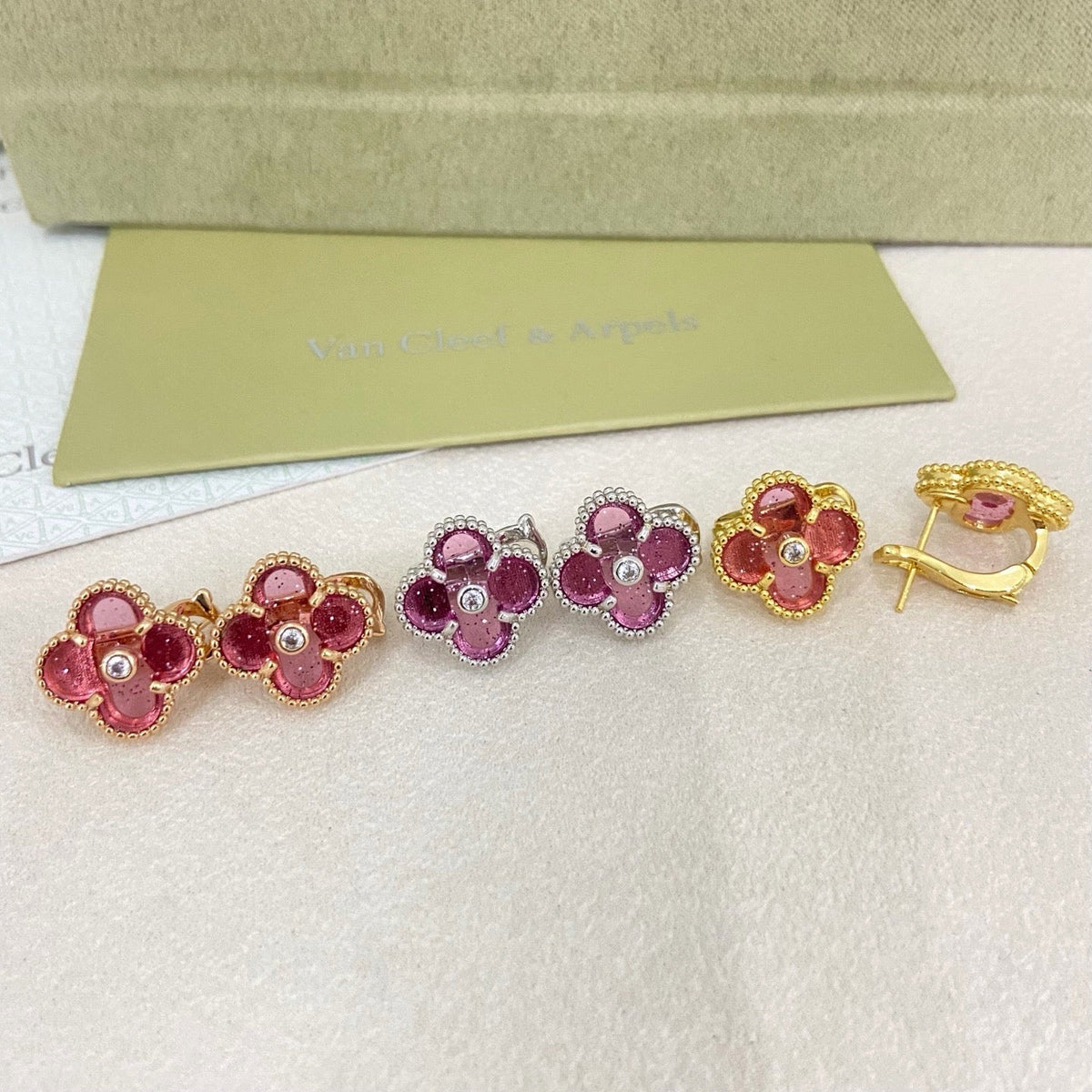 [⭐Maelin]2026 NEW  CLOVER 1 MOTIFPINK ENAMEL STUD EARRINGS WITH DIAMONDS2