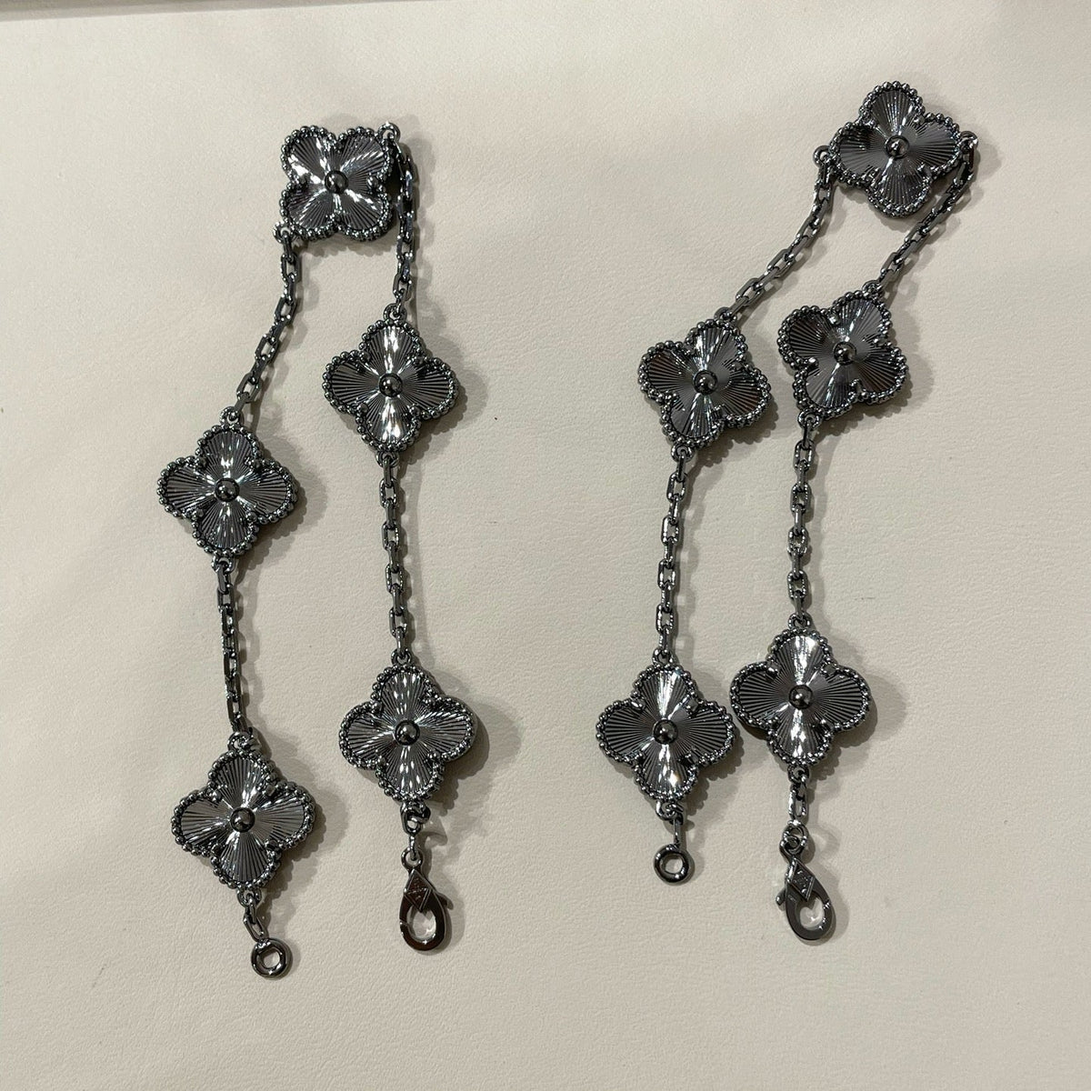 [⭐Maelin]CLOVER 5 MOTIF BLACK BRACELET