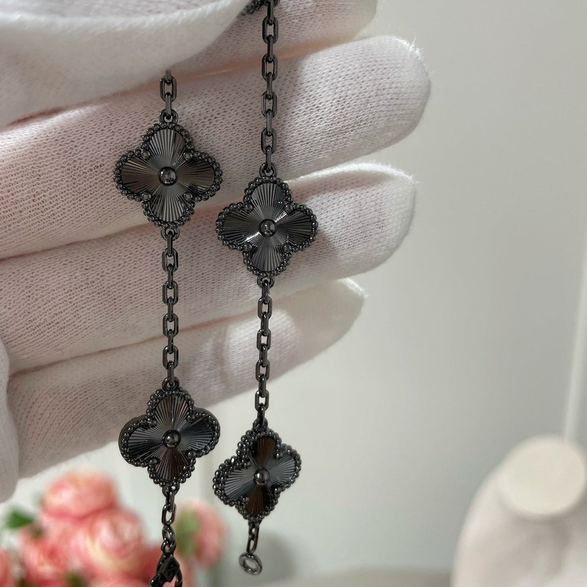 [⭐Maelin]CLOVER 5 MOTIF BLACK BRACELET