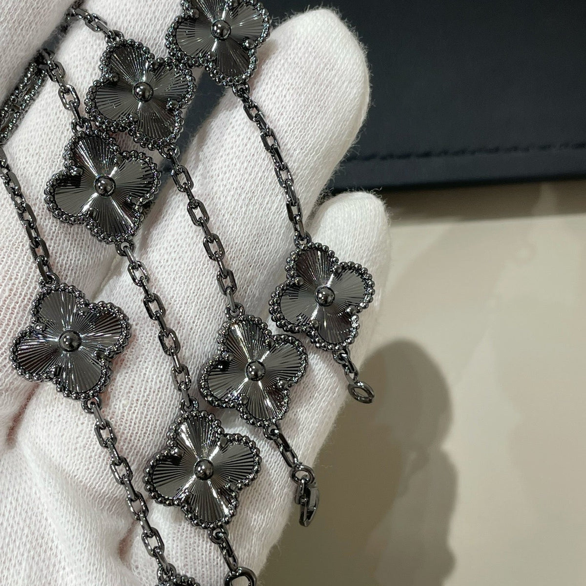 [⭐Maelin]CLOVER 5 MOTIF BLACK BRACELET