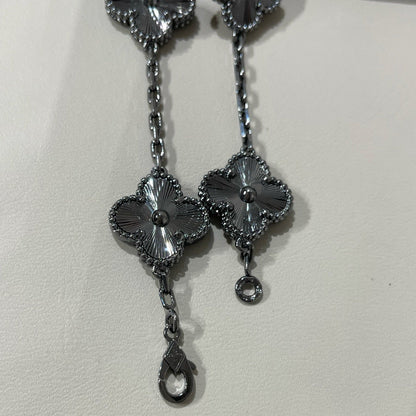 [⭐Maelin]CLOVER 5 MOTIF BLACK BRACELET