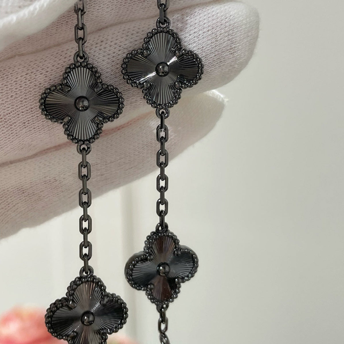 [⭐Maelin]CLOVER 5 MOTIF BLACK BRACELET