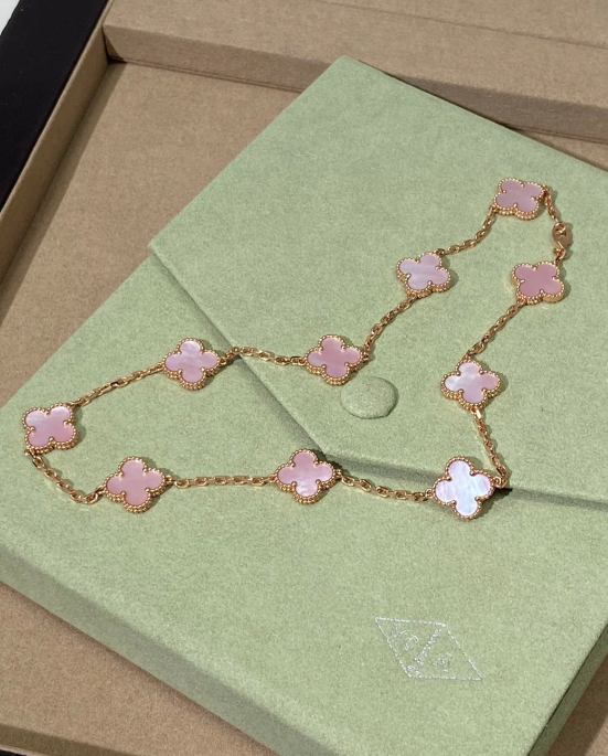 [⭐Maelin Jewellery] Pink Necklace with Ten Clover Designs
