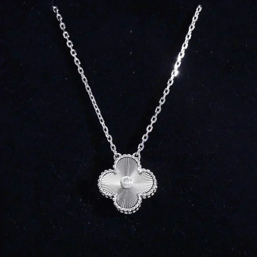 [⭐Maelin]CLOVER  15MM DIAMOND LASER NECKLACE SILVER
