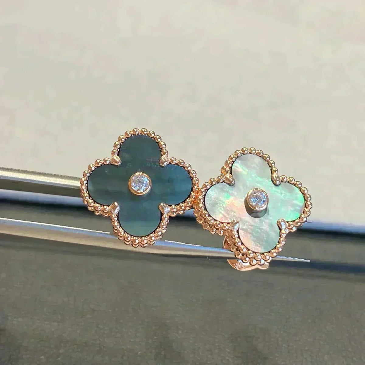 [⭐Maelin]CLOVER MEDIUM 1 MOTIFS GRAY MOP  DIAMOND EARRINGS