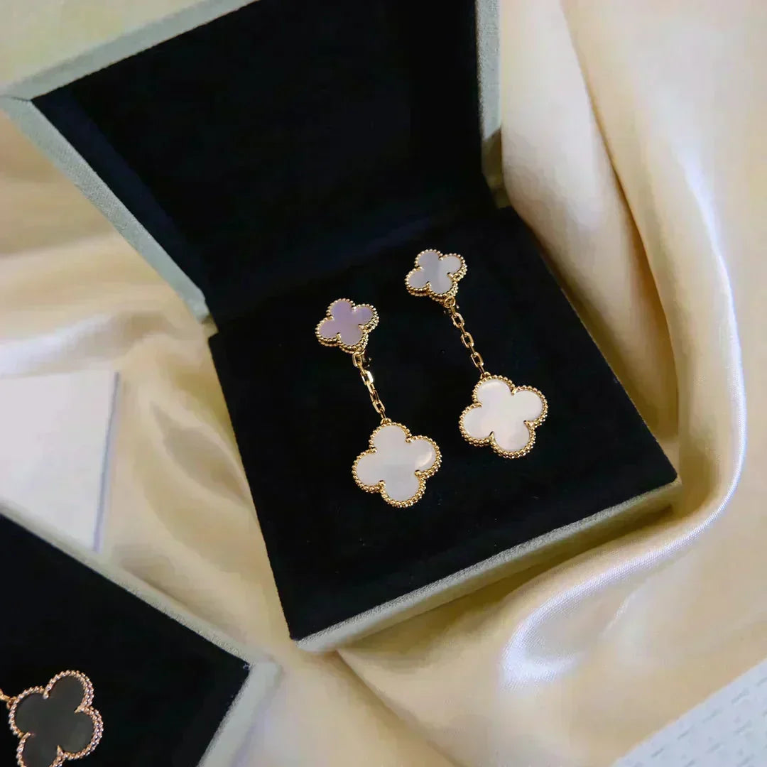 [⭐Maelin]CLOVER 2 MOTIF WHITE MOP EARRINGS