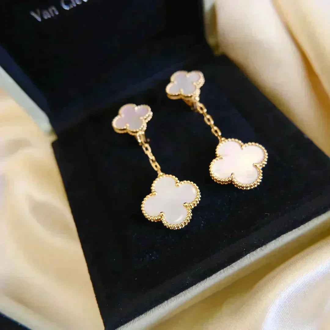 [⭐Maelin]CLOVER 2 MOTIF WHITE MOP EARRINGS