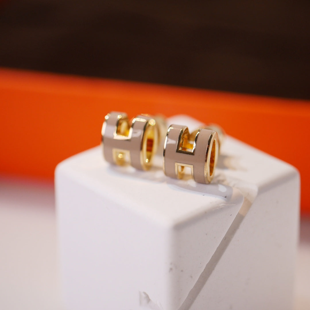[⭐Maelin]MINI POP H GOLD EARRINGS GREY
