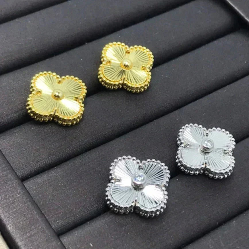 [⭐Maelin]CLOVER MINI 9.5MM LASER EARRINGS