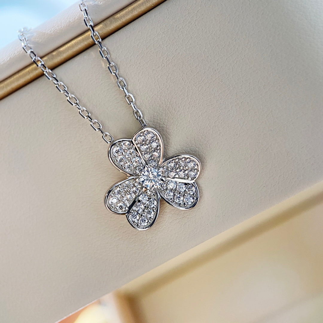 [⭐Maelin]CLOVER DIAMOND NECKLACE SILVER
