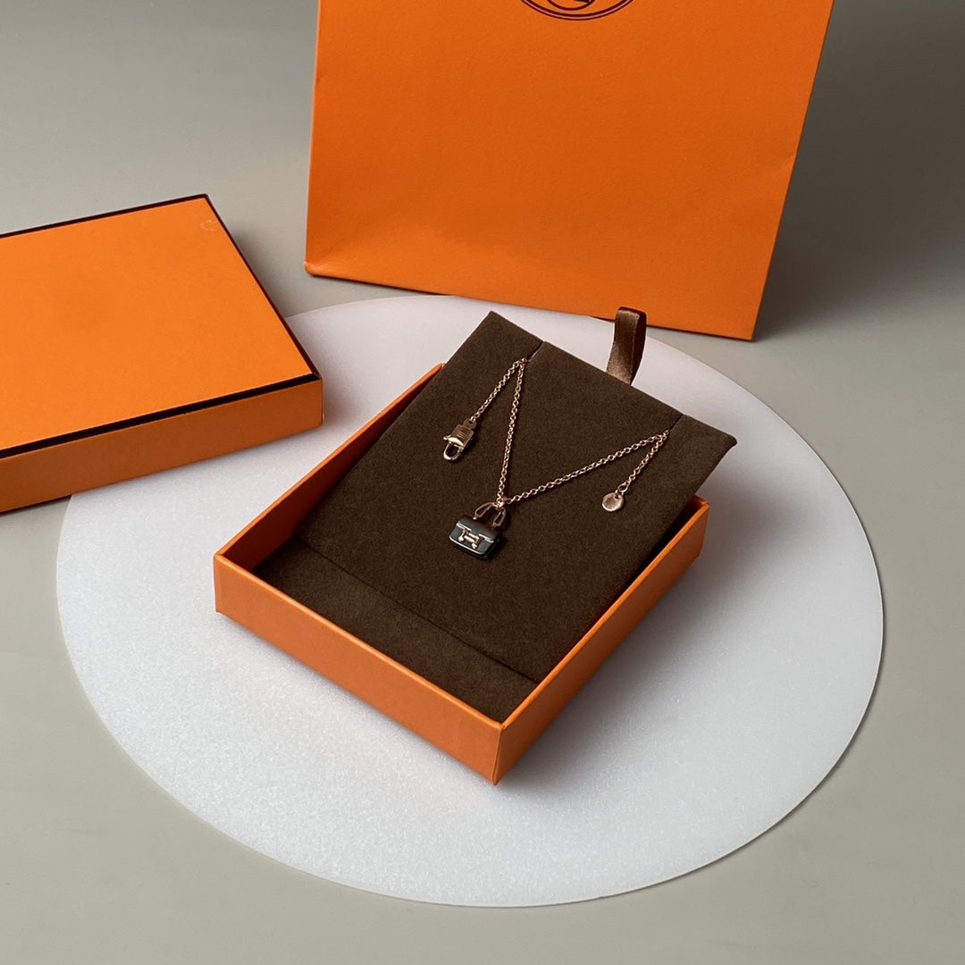 [⭐Maelin]CONSTANCE BLACK PEDANT PINK GOLD NECKLACE