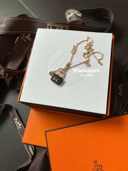 [⭐Maelin]CONSTANCE BLACK PEDANT PINK GOLD NECKLACE