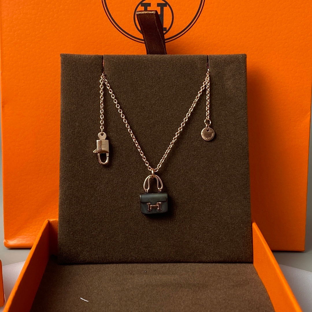 [⭐Maelin]CONSTANCE BLACK PEDANT PINK GOLD NECKLACE