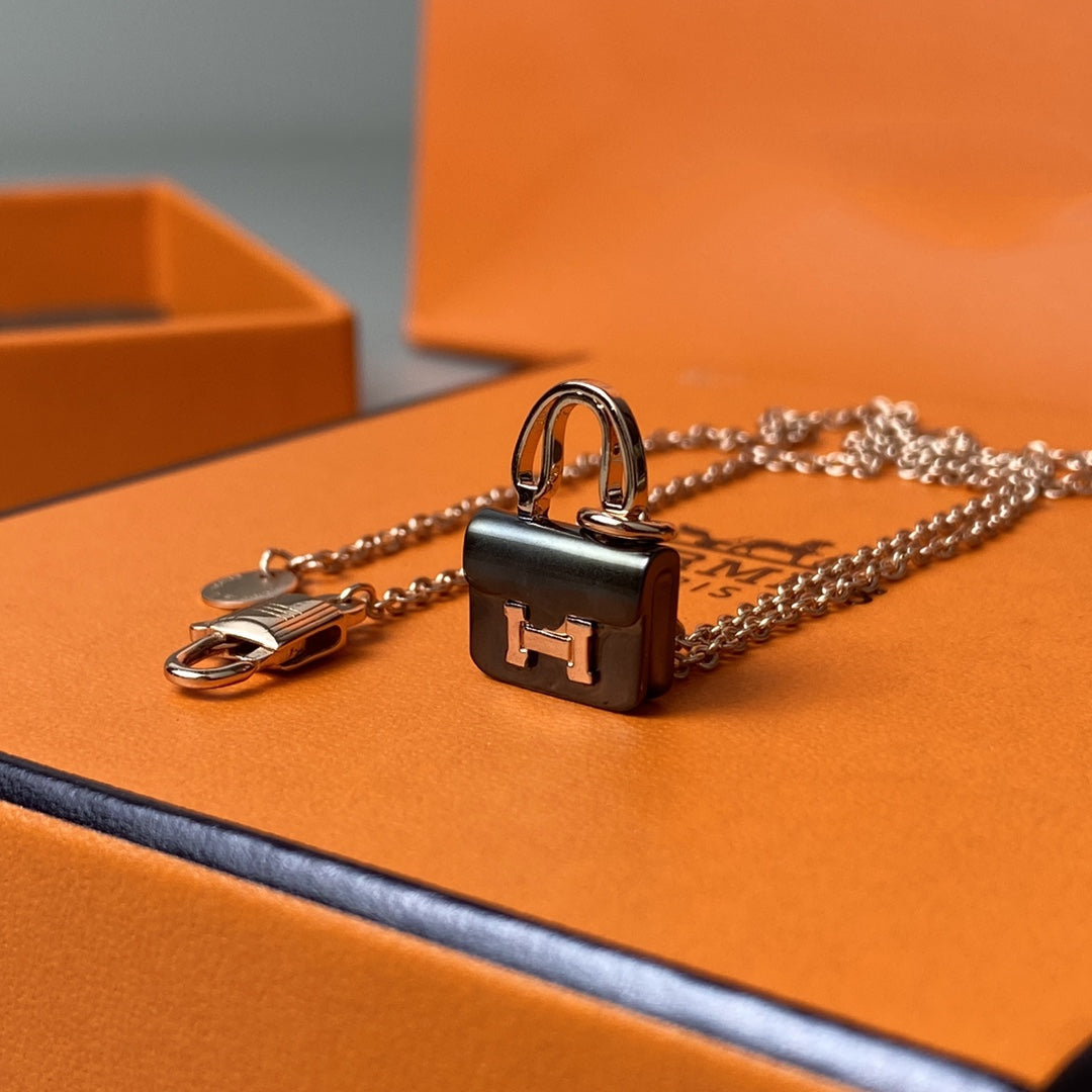 [⭐Maelin]CONSTANCE BLACK PEDANT PINK GOLD NECKLACE