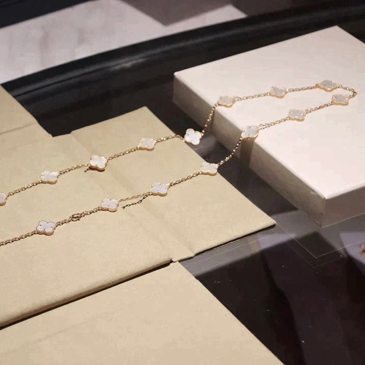 [⭐Maelin]CLOVER 20 MOTIFS WHITE MOP NECKLACE