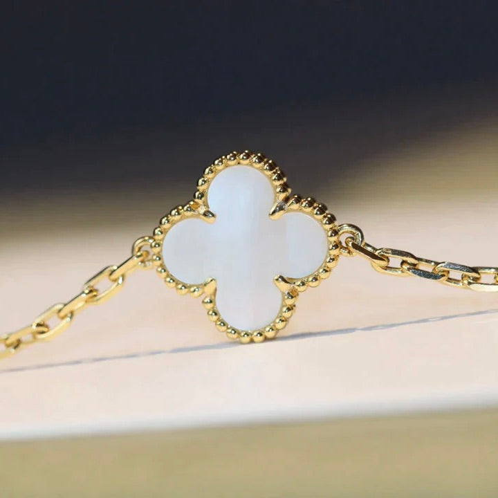 [⭐Maelin]CLOVER 20 MOTIFS WHITE MOP NECKLACE