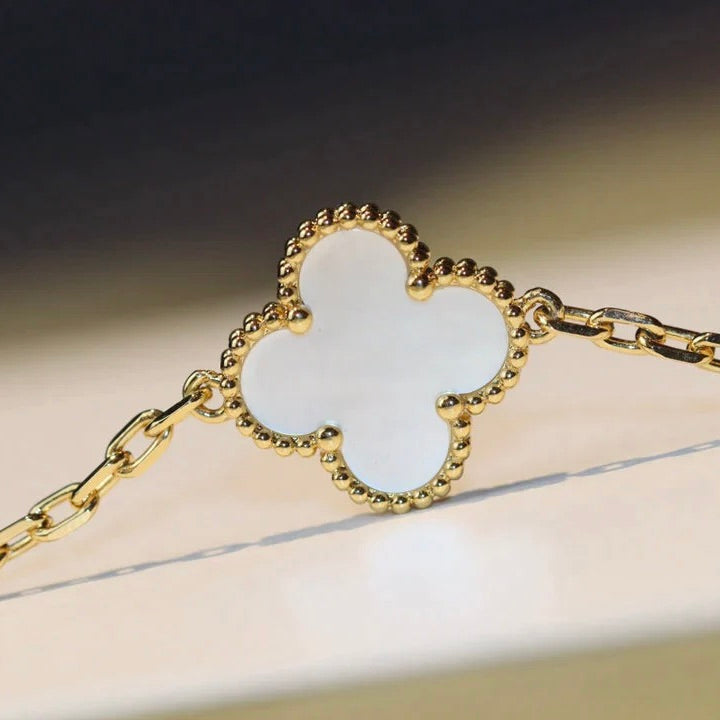 [⭐Maelin]CLOVER 20 MOTIFS WHITE MOP NECKLACE
