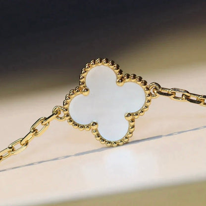 [⭐Maelin]CLOVER 20 MOTIFS WHITE MOP NECKLACE