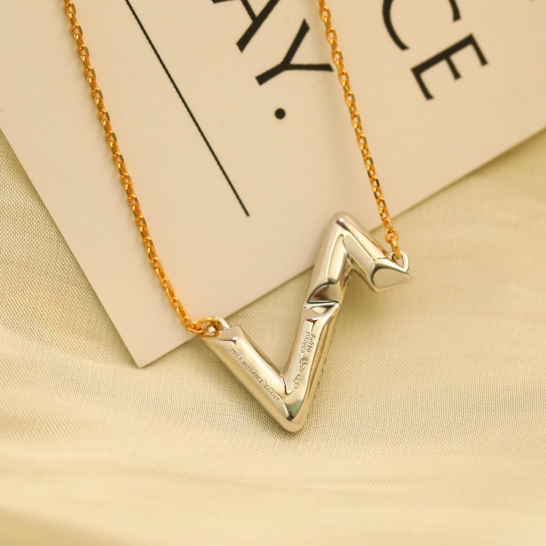 [⭐Maelin]VOLT SILVER DIAMOND PEDANT NECKLACE