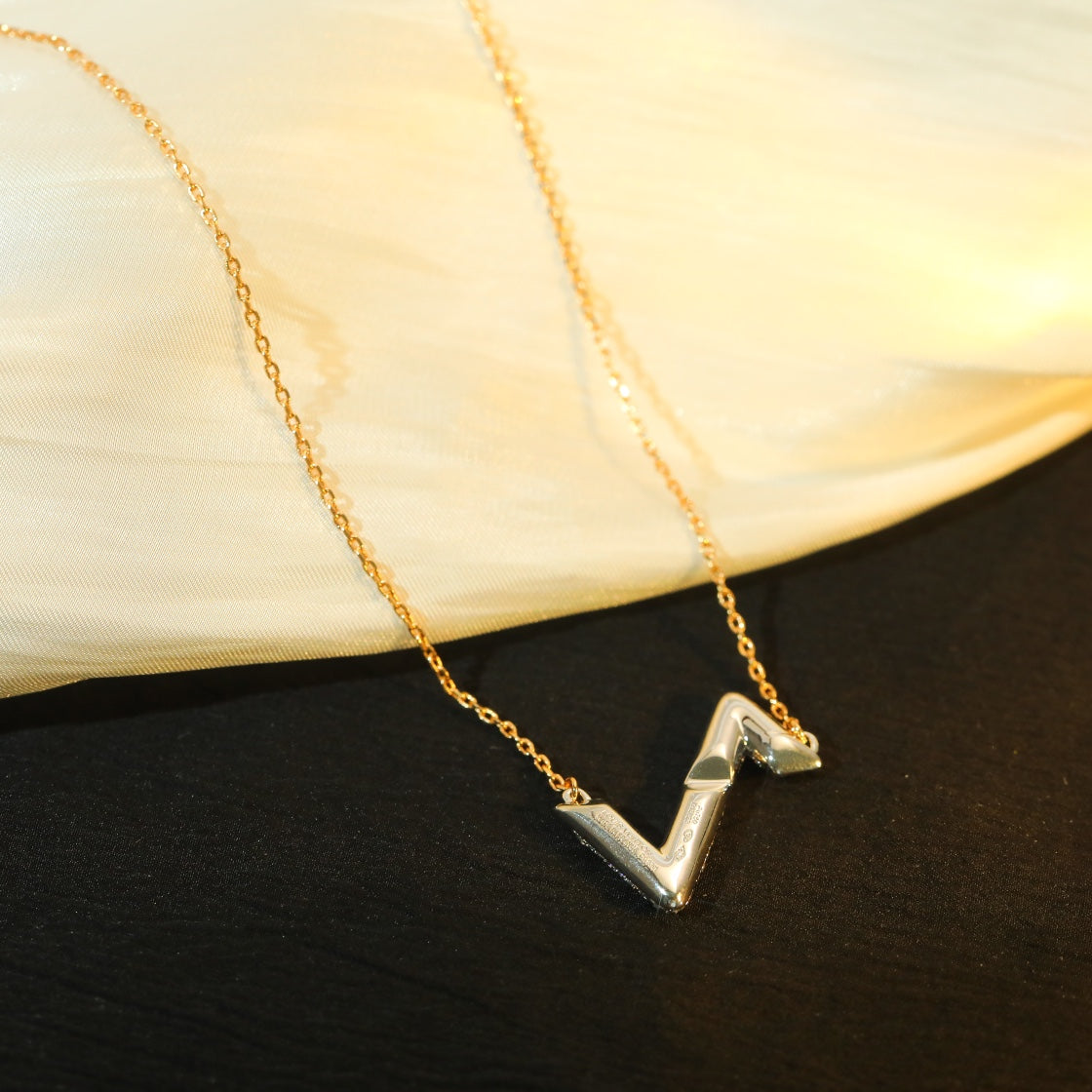 [⭐Maelin]VOLT SILVER DIAMOND PEDANT NECKLACE