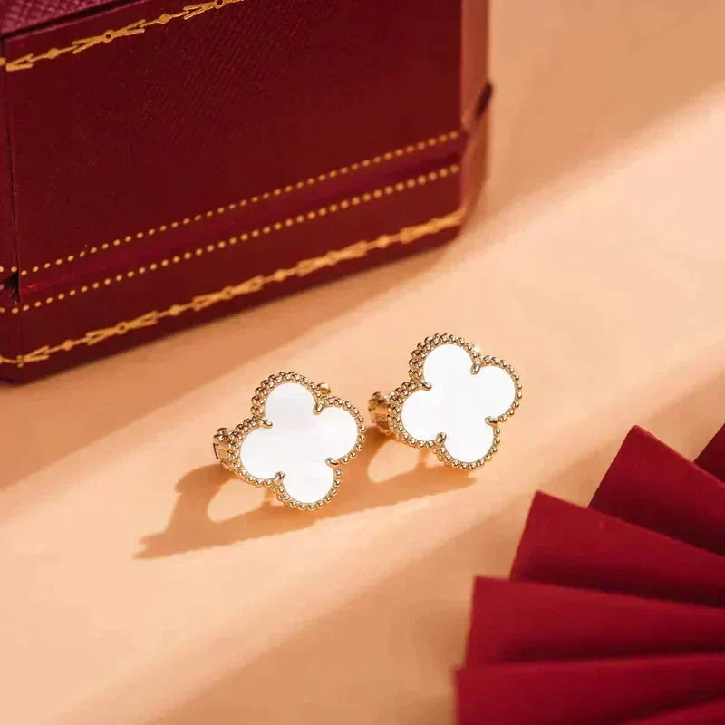 [⭐Maelin]CLOVER MEDIUM 1 MOTIFS  WHITE MOP STUD EARRINGS