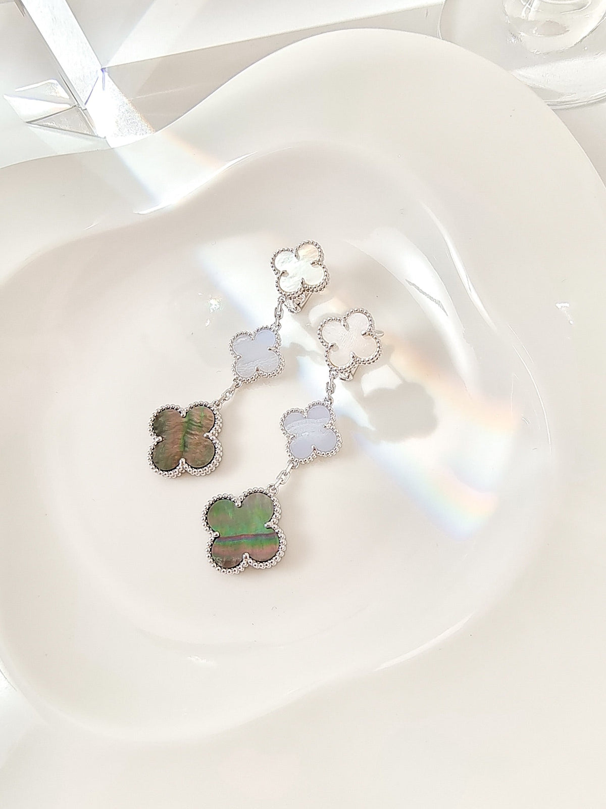 [⭐Maelin]CLOVER 3 MOTIFS CHALCEDONY DARK MOP SILVER EARRINGS