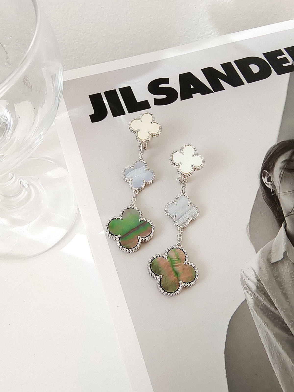 [⭐Maelin]CLOVER 3 MOTIFS CHALCEDONY DARK MOP SILVER EARRINGS