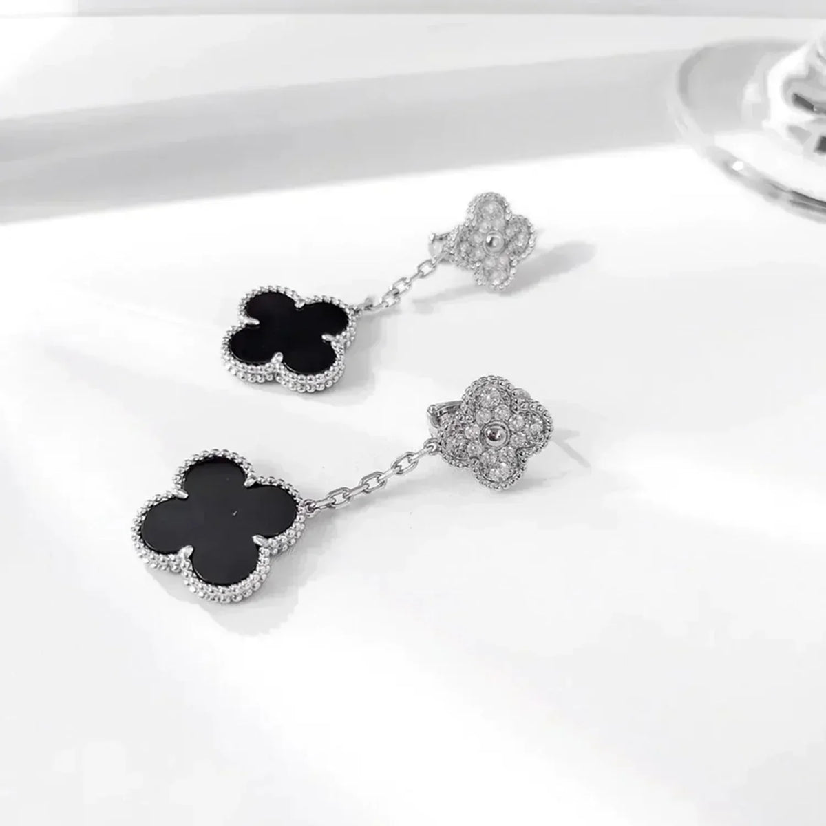 [⭐Maelin]CLOVER 2 MOTIFS  DIAMOND ONYX EARRINGS SILVER