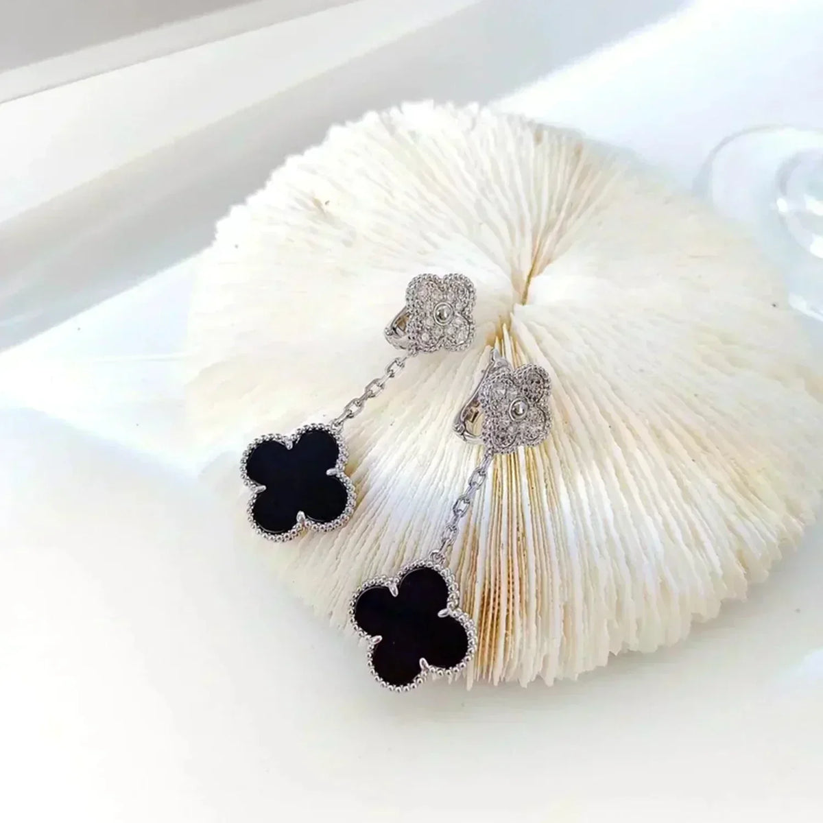 [⭐Maelin]CLOVER 2 MOTIFS  DIAMOND ONYX EARRINGS SILVER