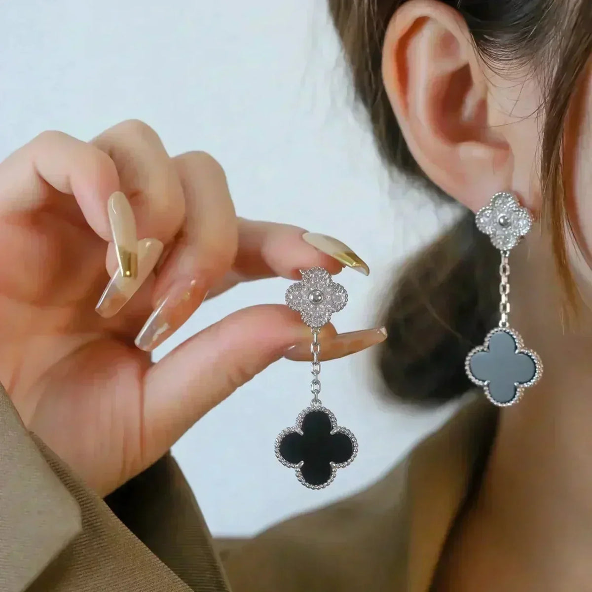 [⭐Maelin]CLOVER 2 MOTIFS  DIAMOND ONYX EARRINGS SILVER