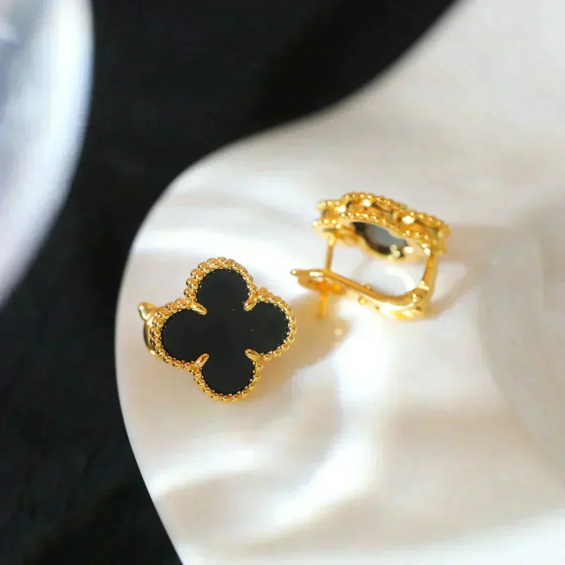 [⭐Maelin]CLOVER MEDIUM 1 MOTIFS  ONYX STUD EARRINGS