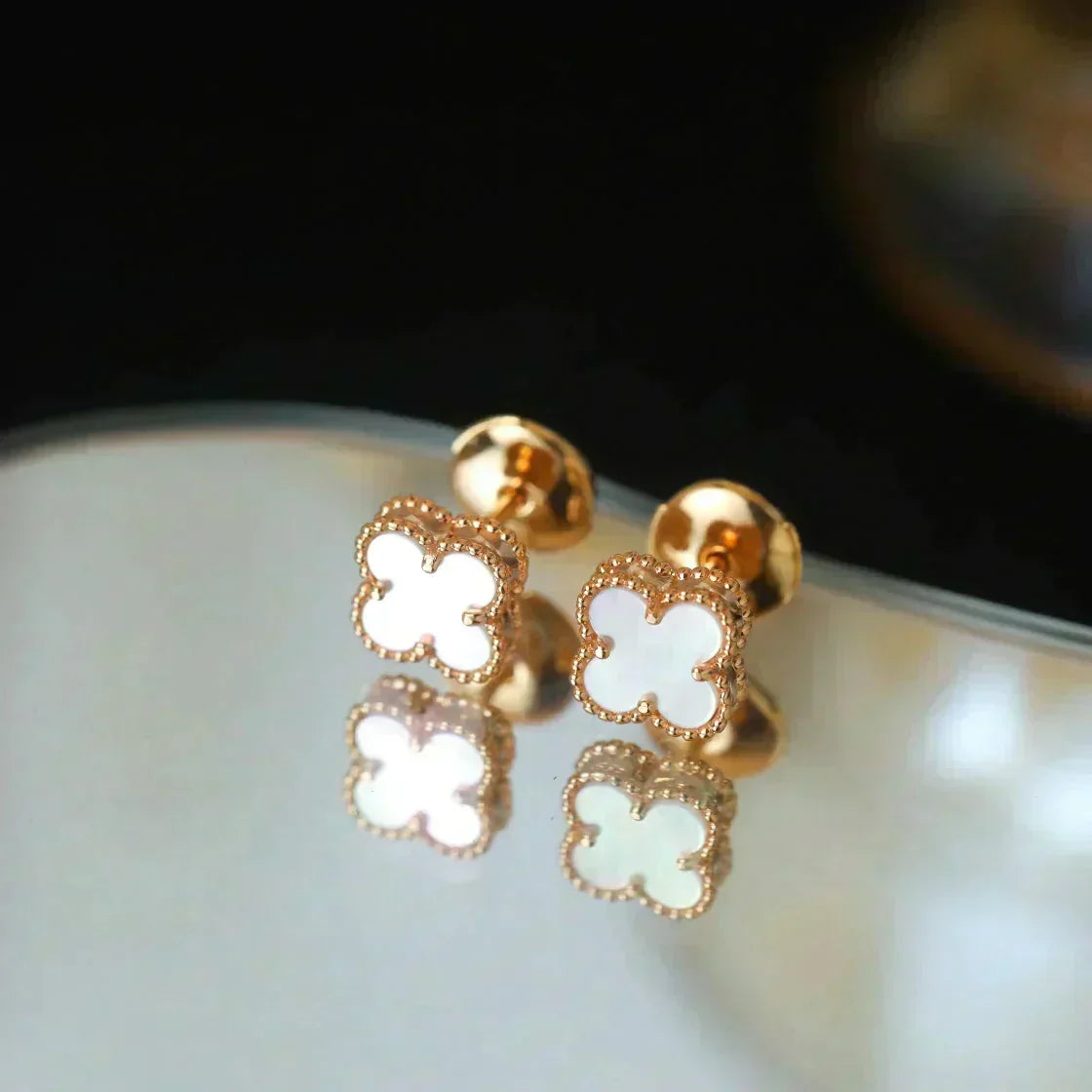 [⭐Maelin]CLOVER MINI 9.5MM WHITE MOP EARRINGS