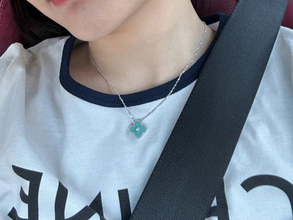 [⭐Maelin]CLOVER 1 DIAMOND LIGHT BLUE SILVER NECKLACE
