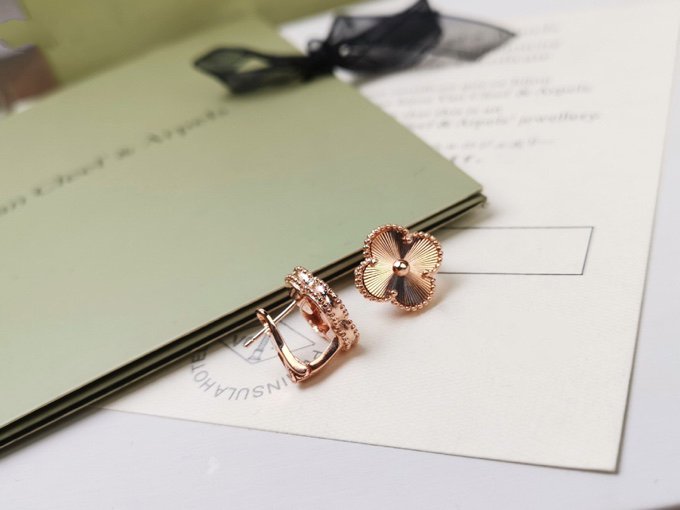 [⭐Maelin]CLOVER MEDIUM STUD EARRINGS
