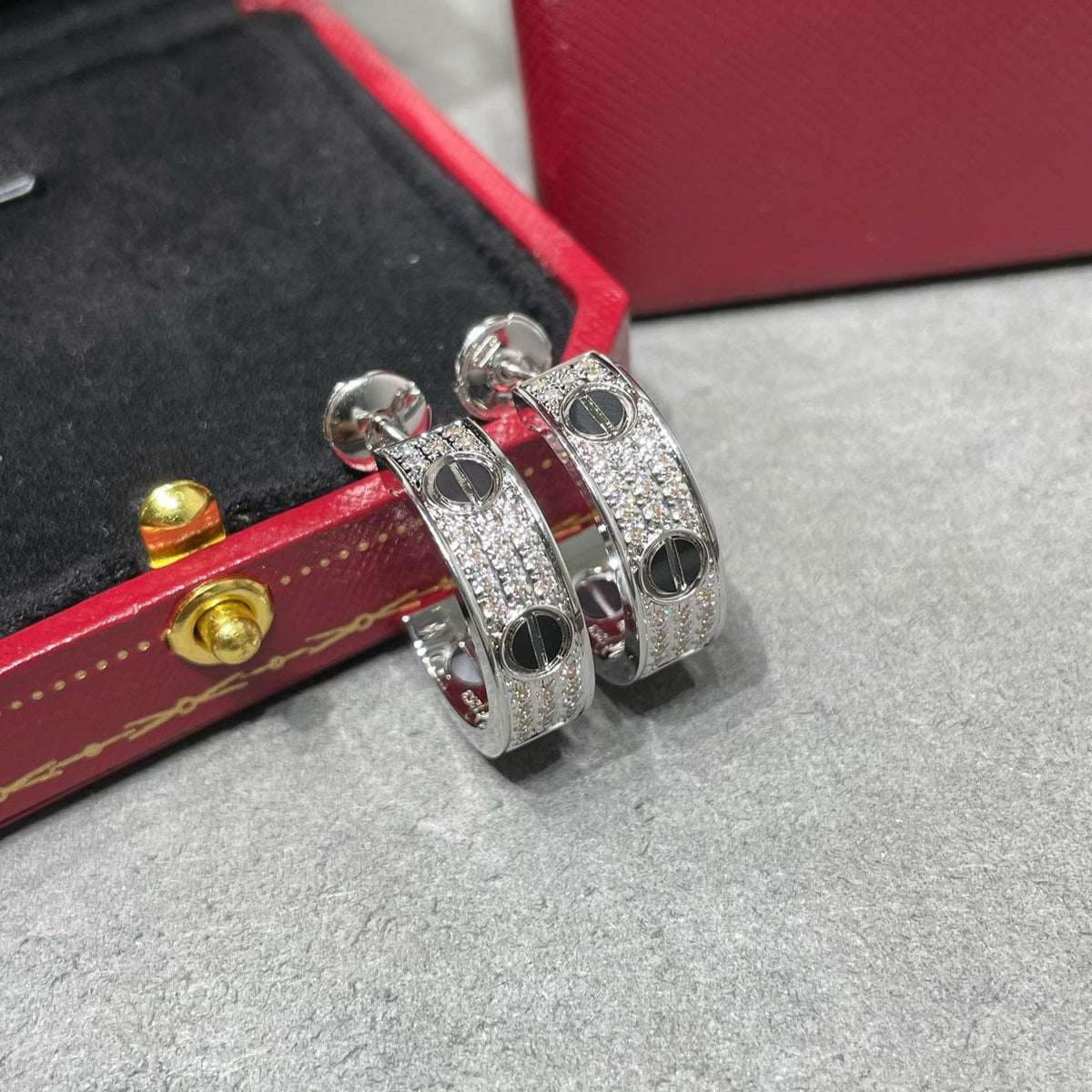 [⭐Maelin]LOVE CERAMIC DIAMOND PAVED SILVER EARRINGS