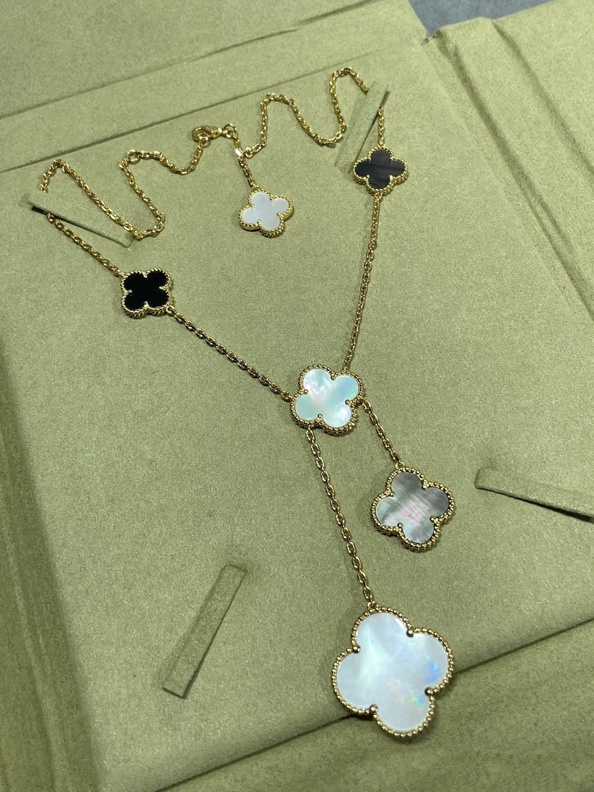 [⭐Maelin]CLOVER 6 MOTIF MOP ONYX GOLD NECKLACE