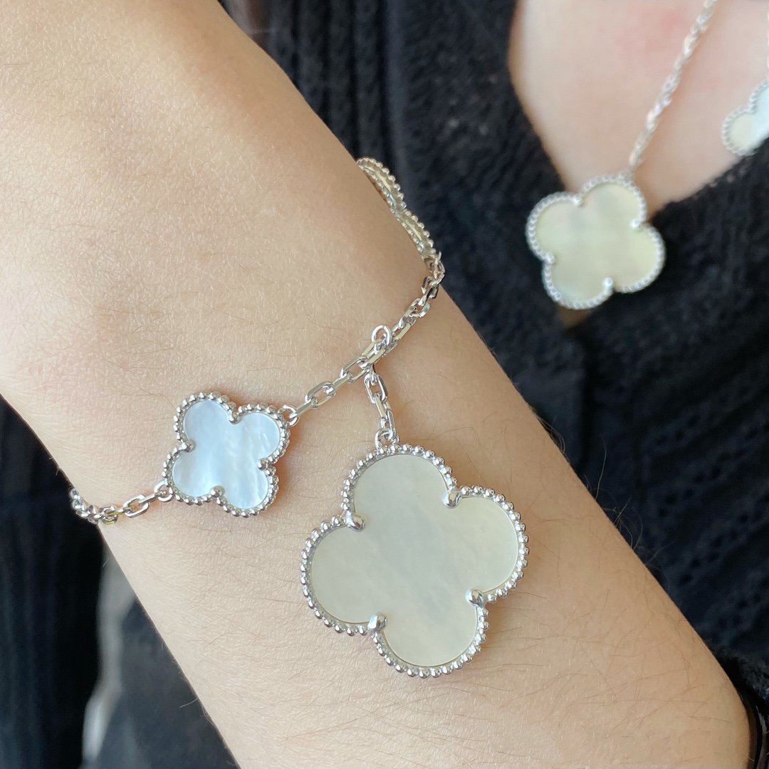 [⭐Maelin]CLOVER 5 MOTIF WHITE MOP SILVER BRACELET