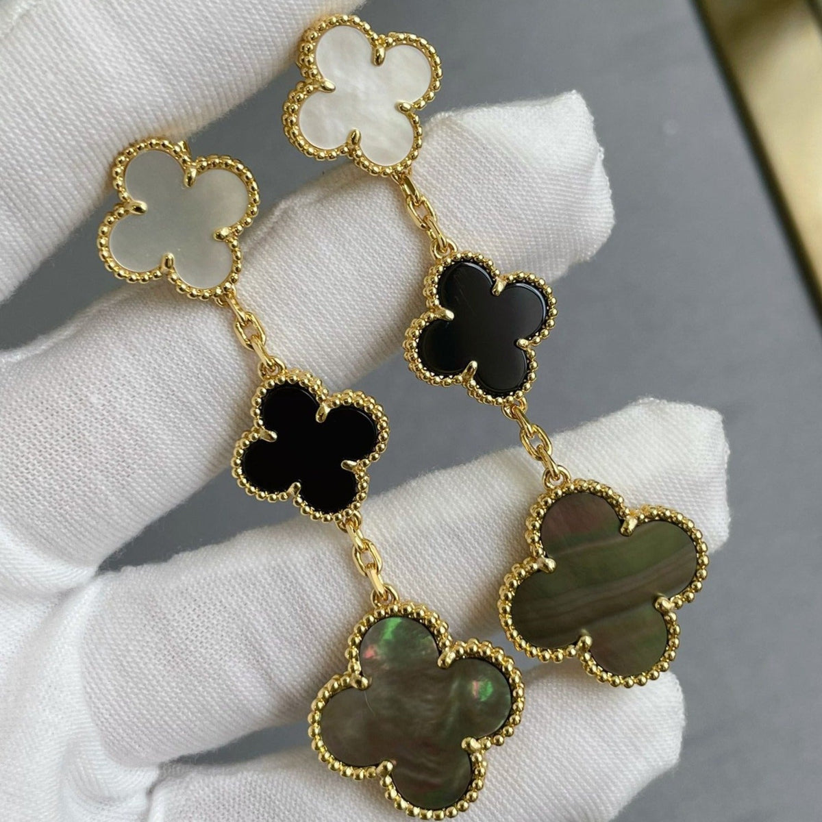 [⭐Maelin]CLOVER 3 MOTIF MOP ONYX DARK MOP PINK GOLD EARRINGS
