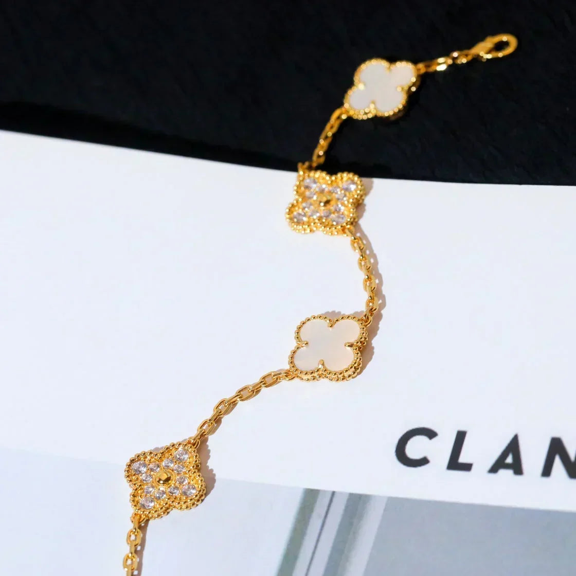 [⭐Maelin]CLOVER WHITE PEARL MOP 5 MOTIF BRACELET COLLECTION