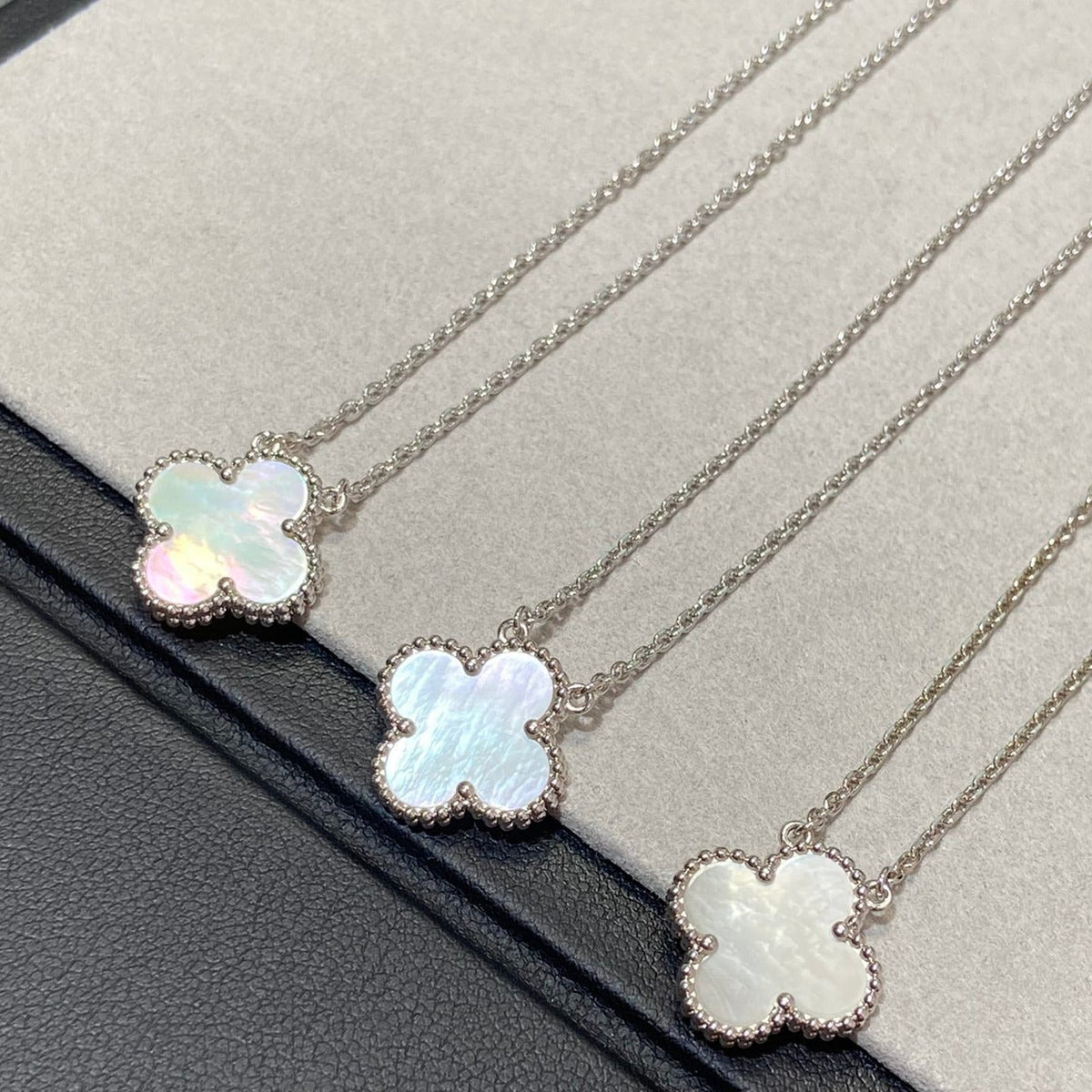 [⭐Maelin]CLOVER MEDIUM SILVER WHITE MOP NECKLACE