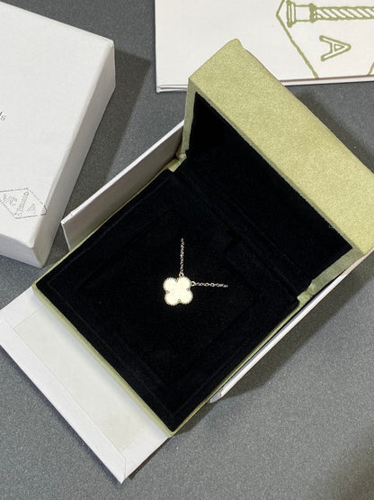 [⭐Maelin]CLOVER MEDIUM SILVER WHITE MOP NECKLACE