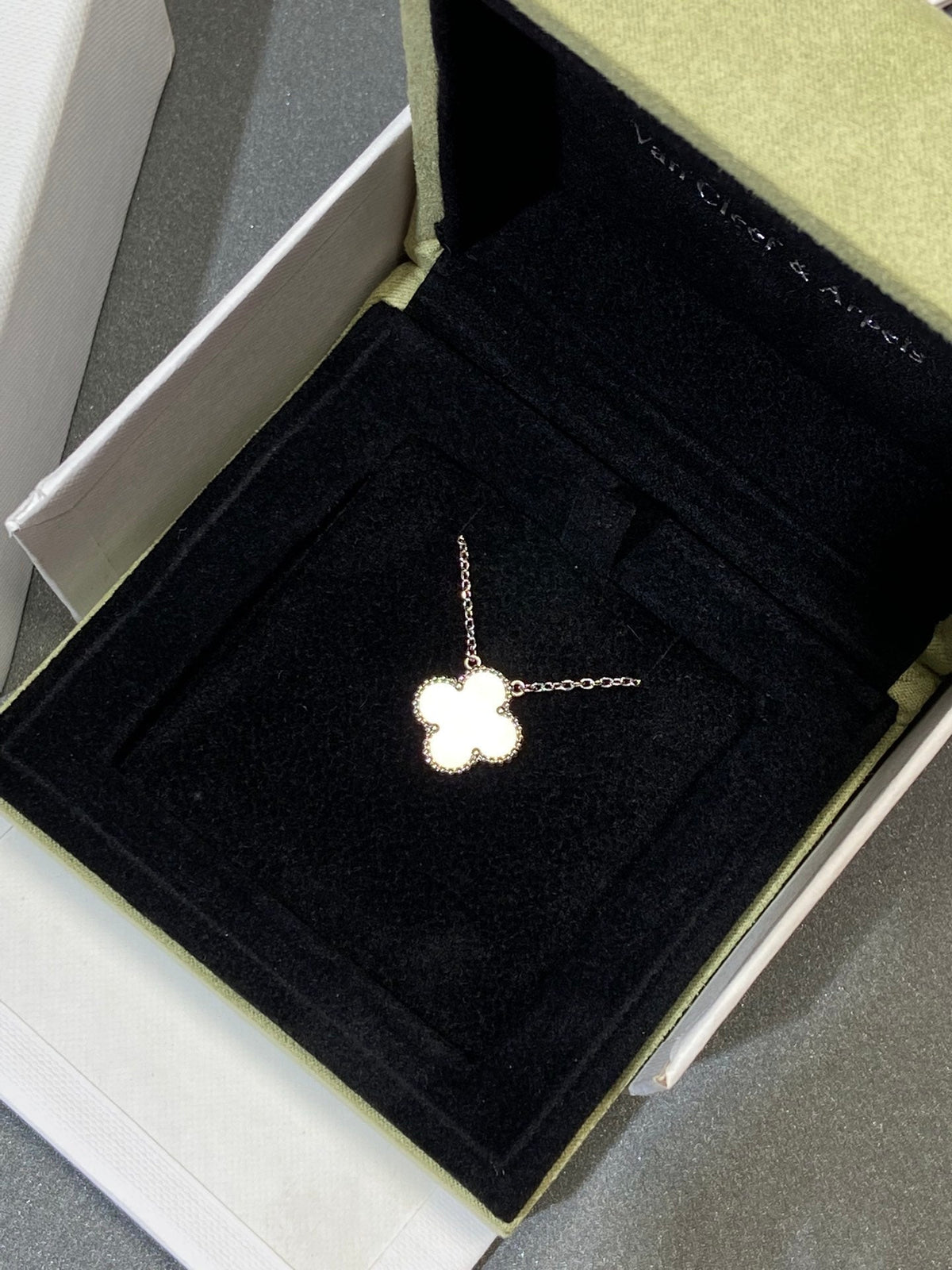 [⭐Maelin]CLOVER MEDIUM SILVER WHITE MOP NECKLACE