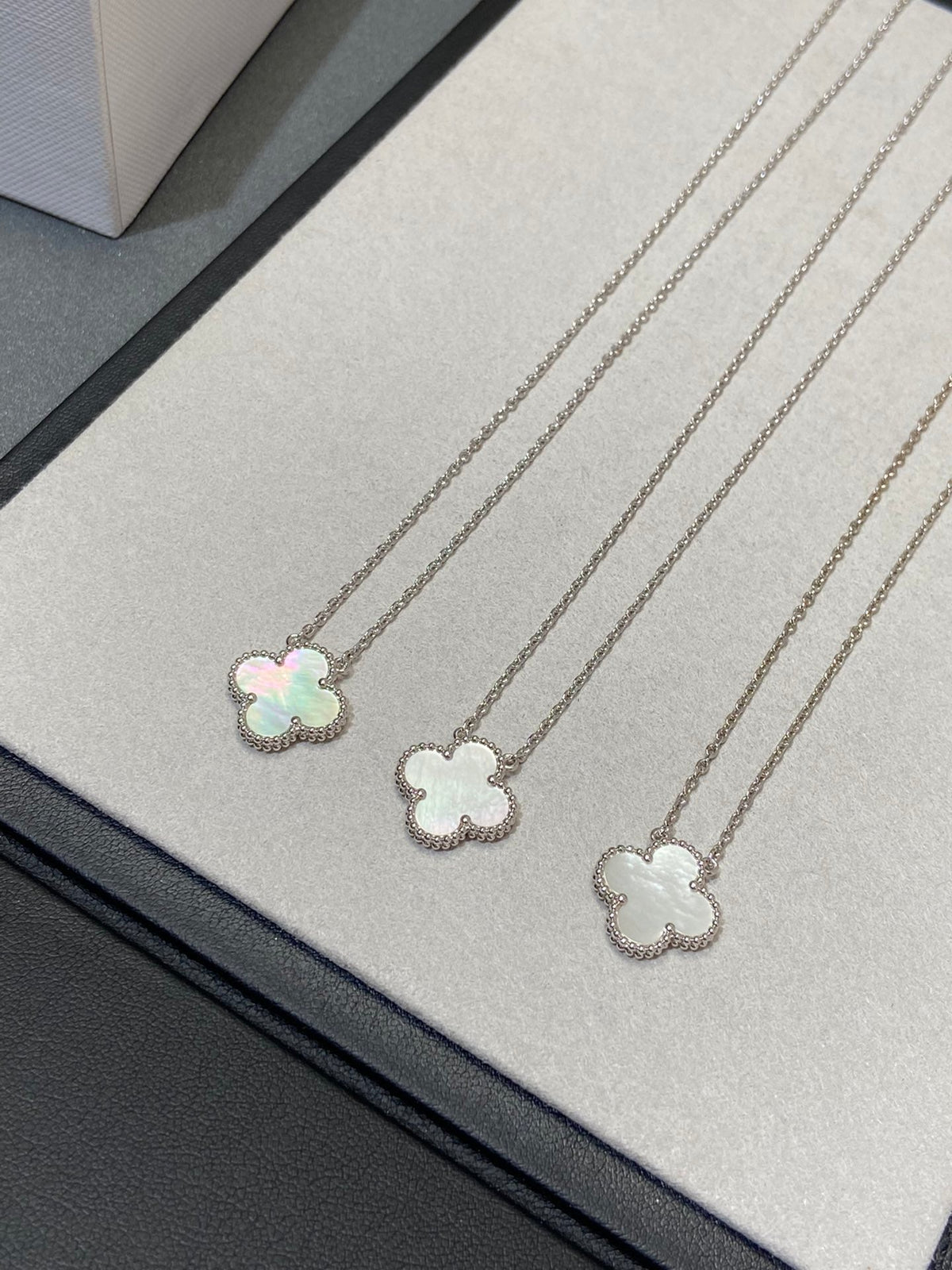 [⭐Maelin]CLOVER MEDIUM SILVER WHITE MOP NECKLACE
