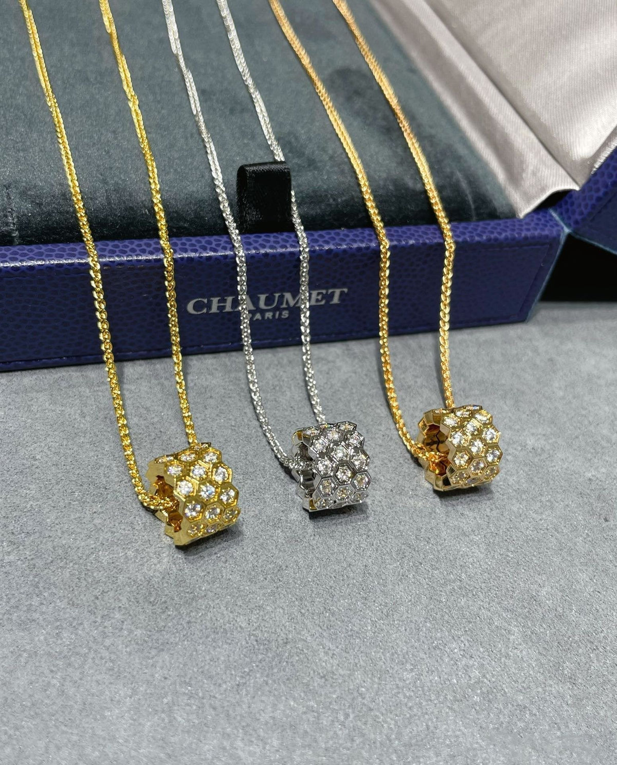[⭐Maelin]BEE LOVE DIAMOND PAVED 3 ROW NECKLACE