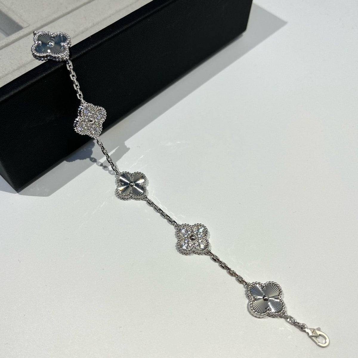 [⭐Maelin] CLOVER 5 MOTIF LASER BRACELET COLLECTION