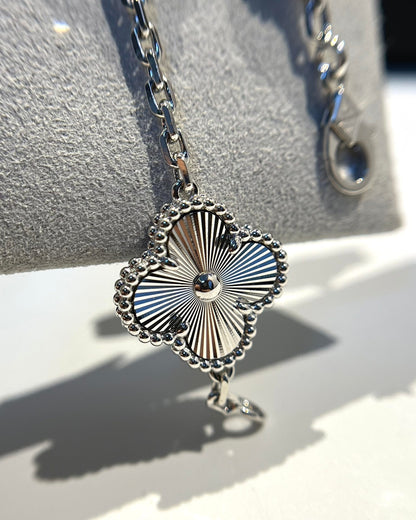 [⭐Maelin] CLOVER 5 MOTIF LASER BRACELET COLLECTION