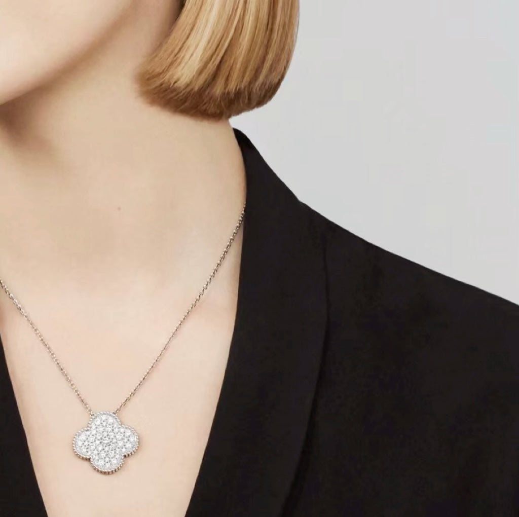 [⭐Maelin]CLOVER 25MM LARGE PENDANT DIAMOND PAVED SILVER NECKLACE