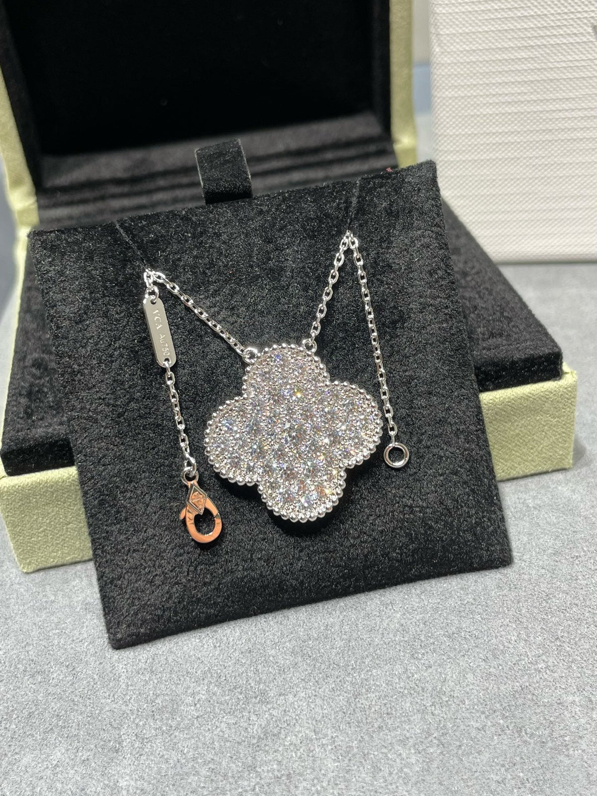 [⭐Maelin]CLOVER 25MM LARGE PENDANT DIAMOND PAVED SILVER NECKLACE