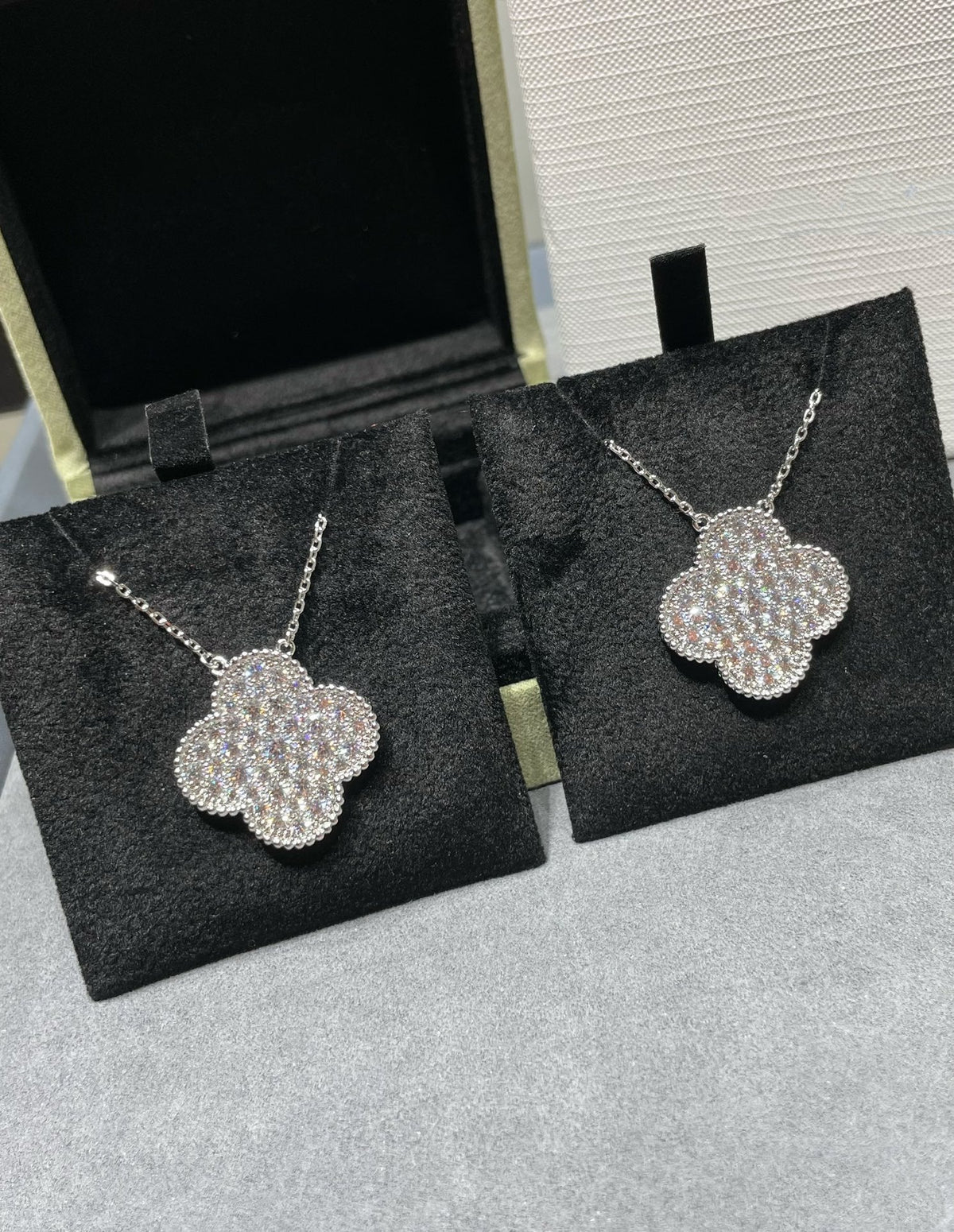 [⭐Maelin]CLOVER 25MM LARGE PENDANT DIAMOND PAVED SILVER NECKLACE