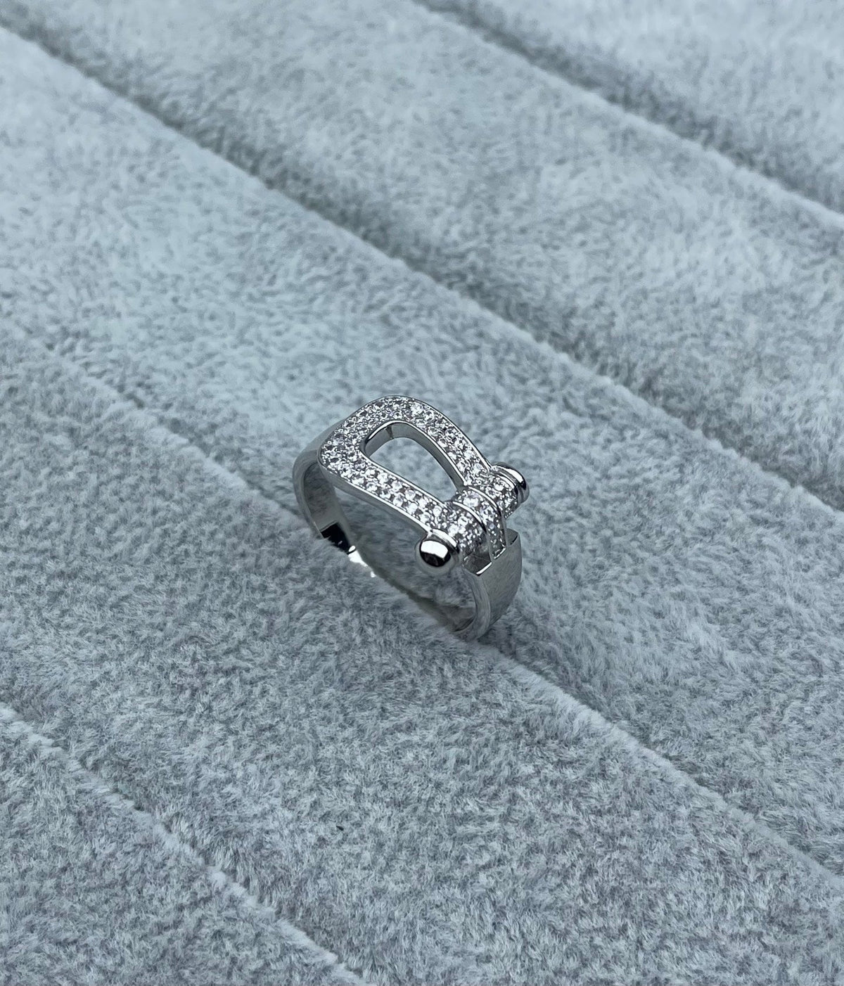 [⭐Maelin]Wide Hoof-Shaped Diamond-Studded Ring
